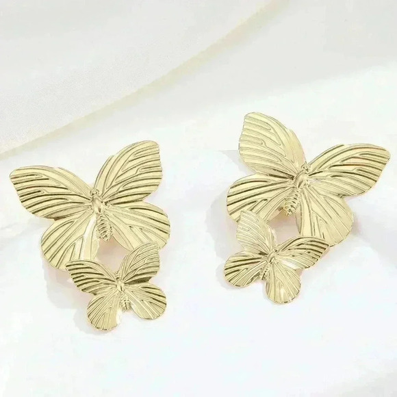 Women's Gold toned Butterfly Stud Earrings - Picture 3 of 6